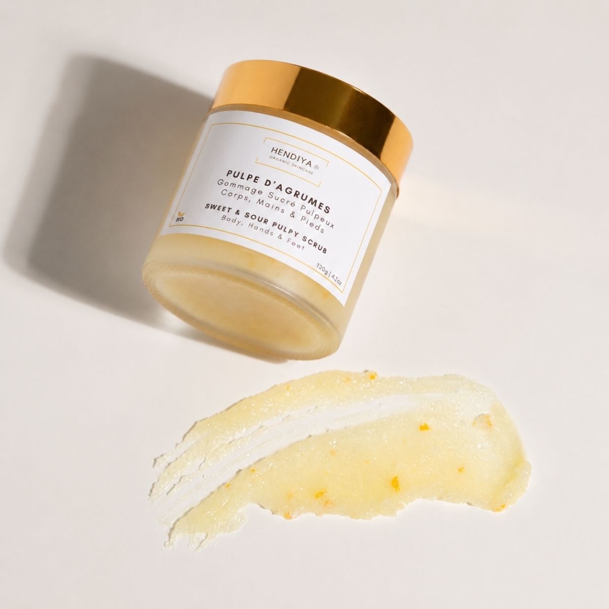 Grainy texture of the Citrus Pulp Scrub Hendiya®, sugar granules and citrus